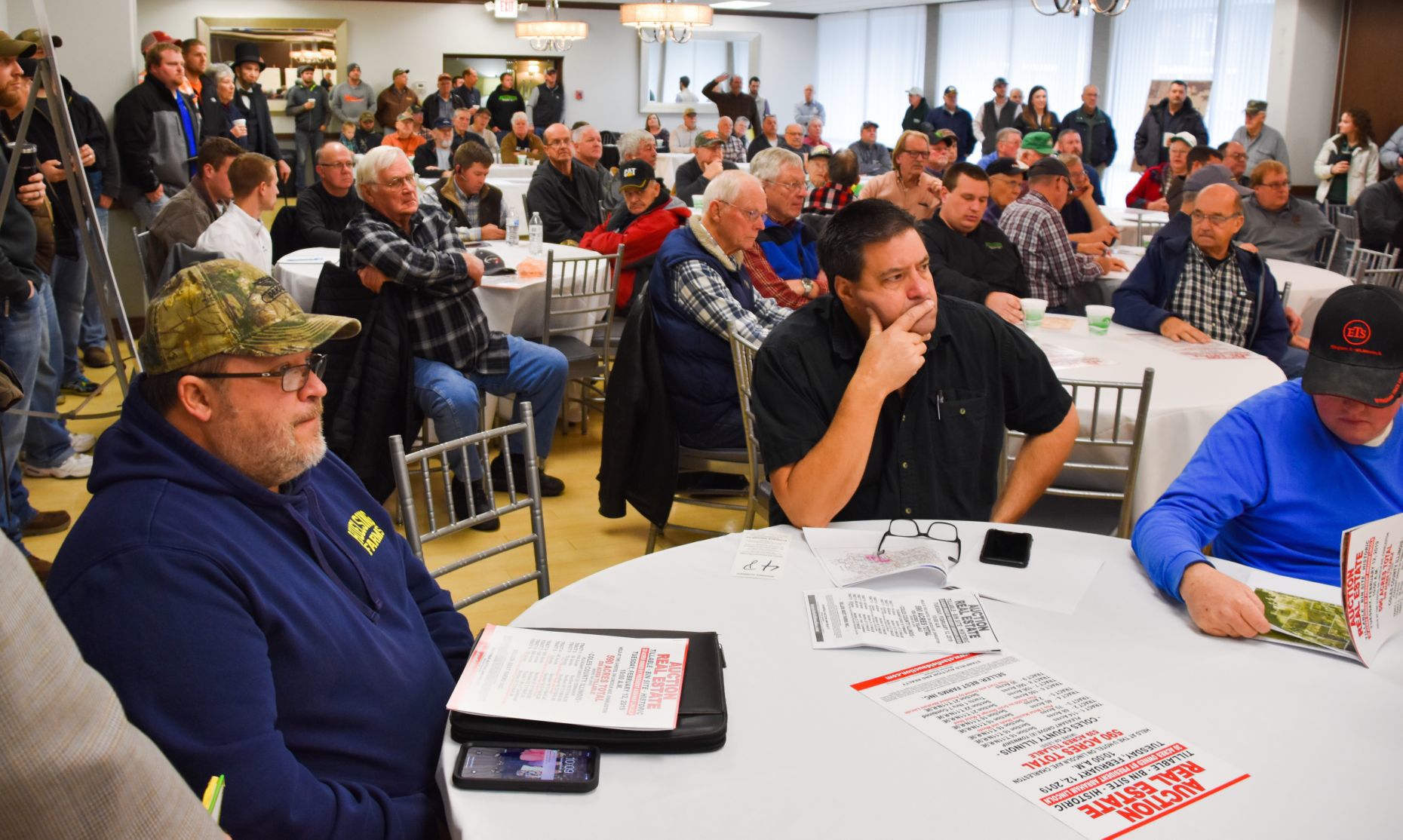 Farm land auction crowd (copy)